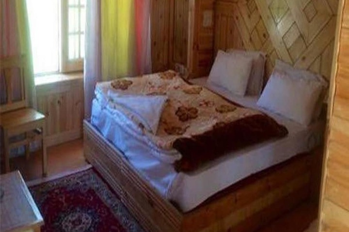 Room 1 of 6
