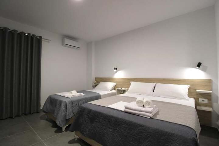 Room 3 of 86
