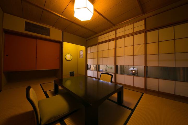 Room 24 of 111