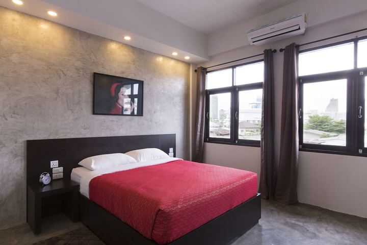 Room 16 of 50