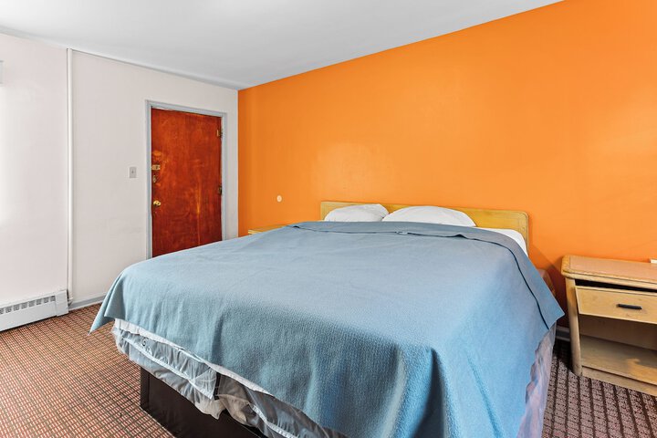 Room 3 of 7