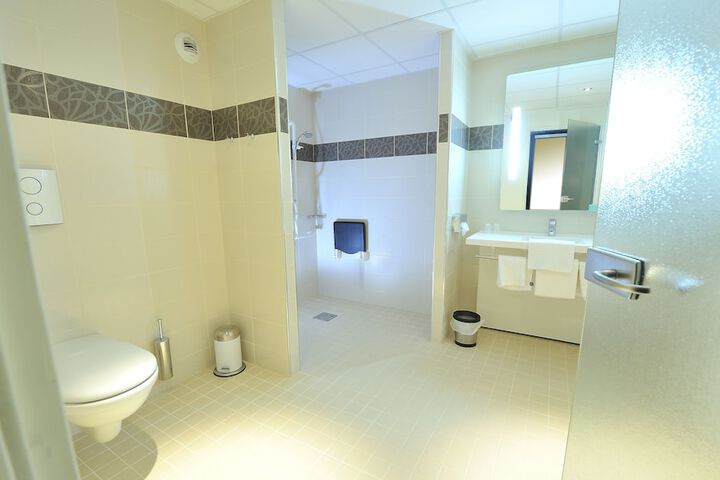 Room 16 of 49