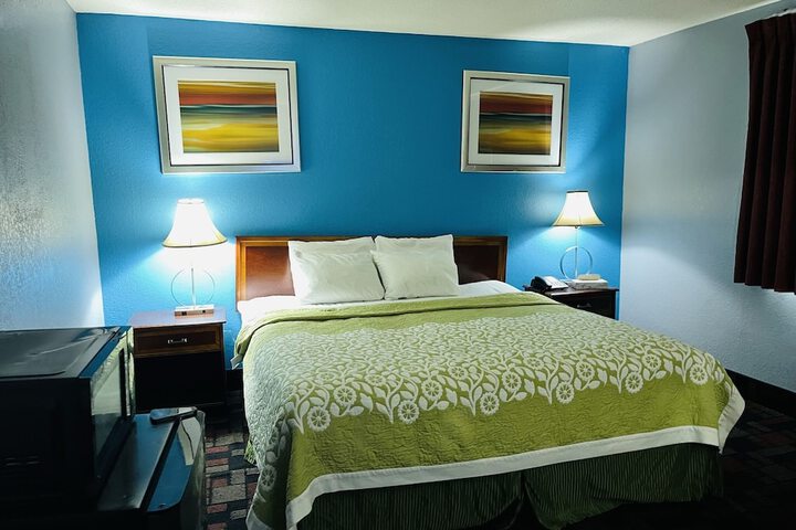 1 King Bed (12 of 21)
