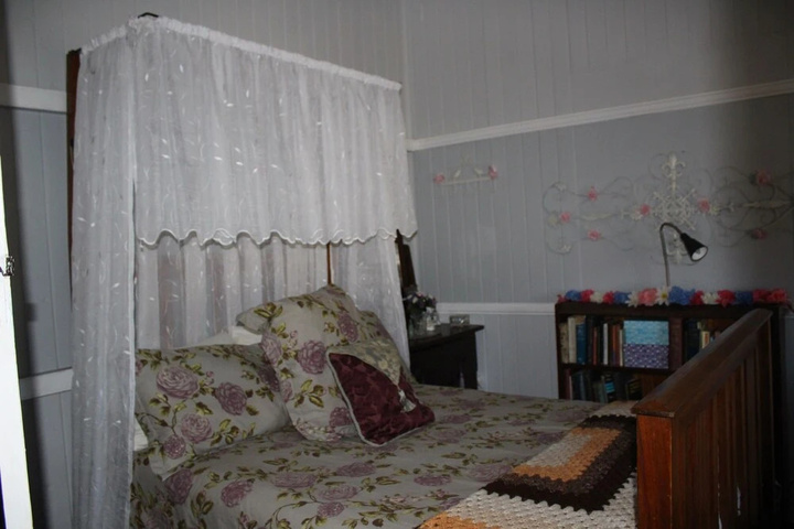 Room 2 of 7