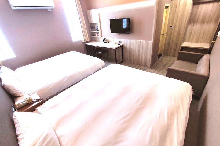 Room 10 of 27