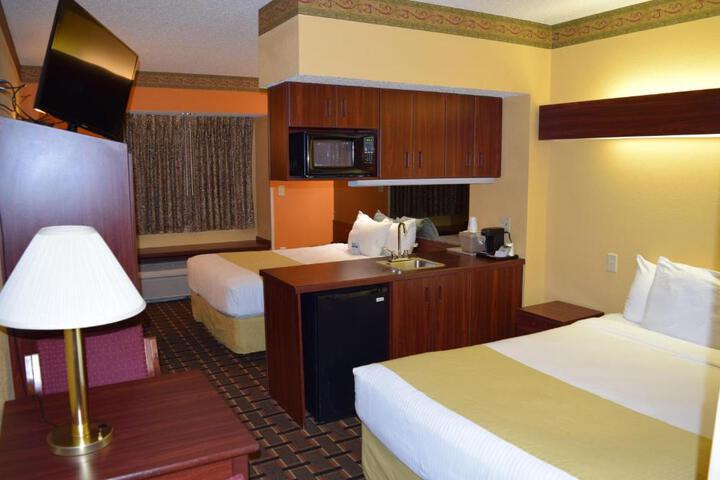 1 Queen Bed (26 of 35)