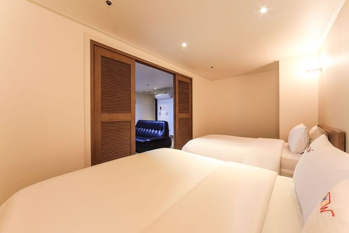 Room 56 of 107