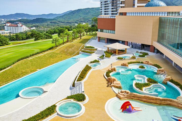 Pool 4 of 6