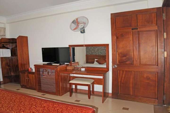 Room 12 of 42