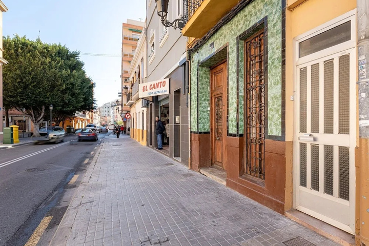 Photo of Captivating Holiday Home in Valencia Near Seabeach