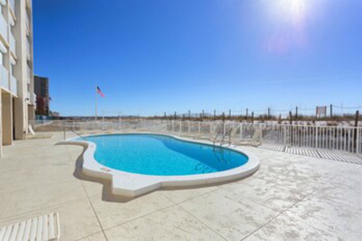 Pool 27 of 44