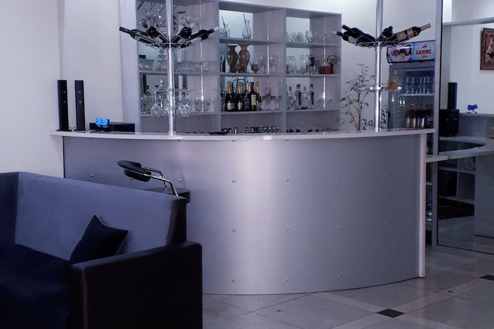 Lounge 11 of 11