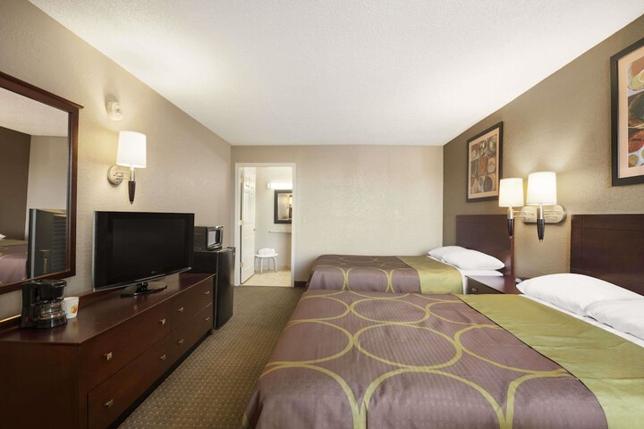2 Double Beds (11 of 11)