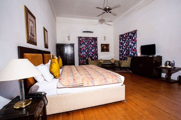 Room 10 of 60