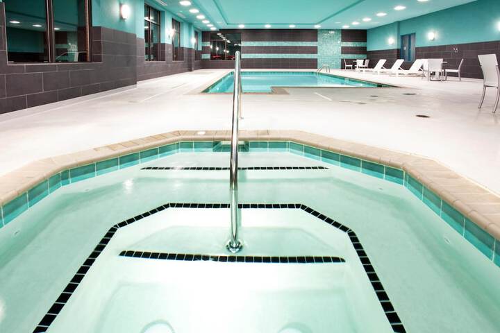 Indoor spa tub