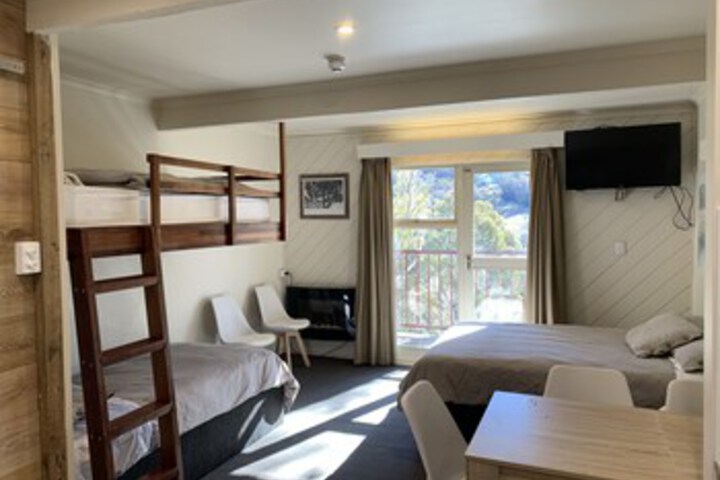 Room 7 of 32