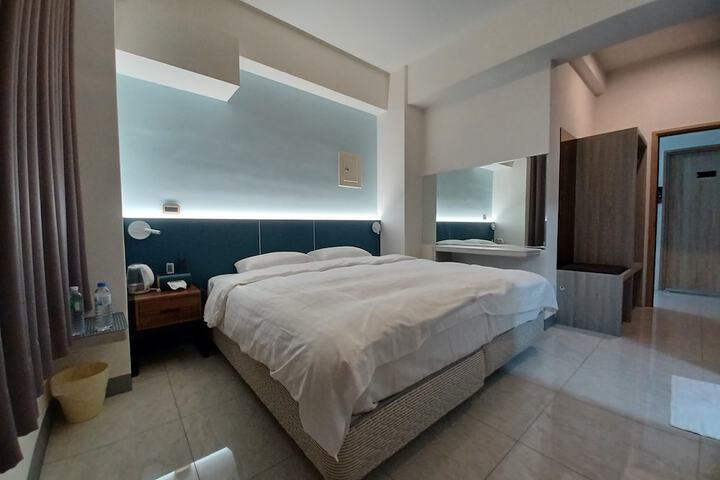 Room 27 of 31
