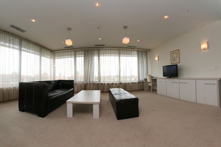 Room 14 of 34
