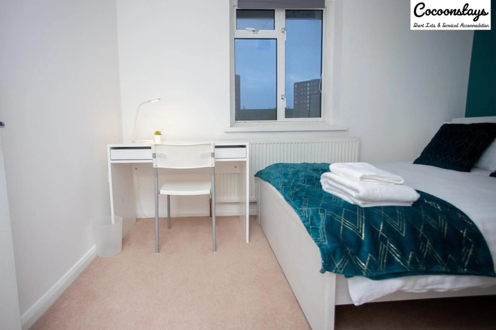 Room 2 of 10