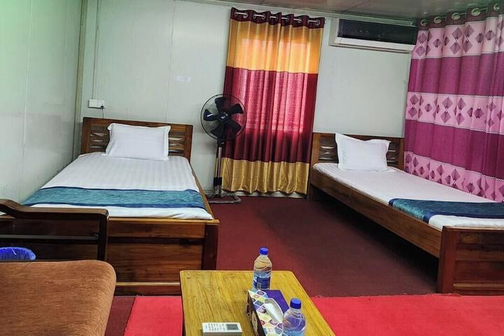 Room 3 of 20