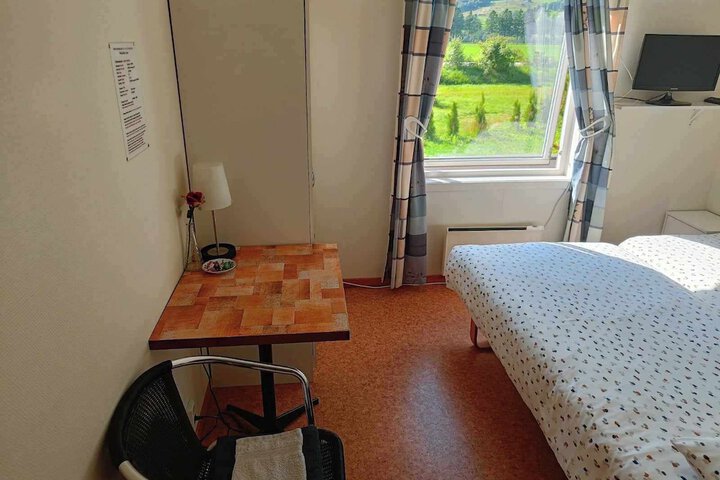 Room 12 of 34