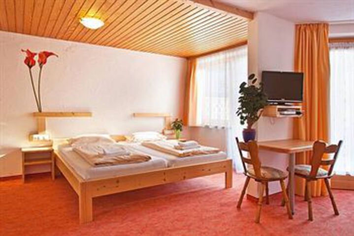 Room 12 of 20