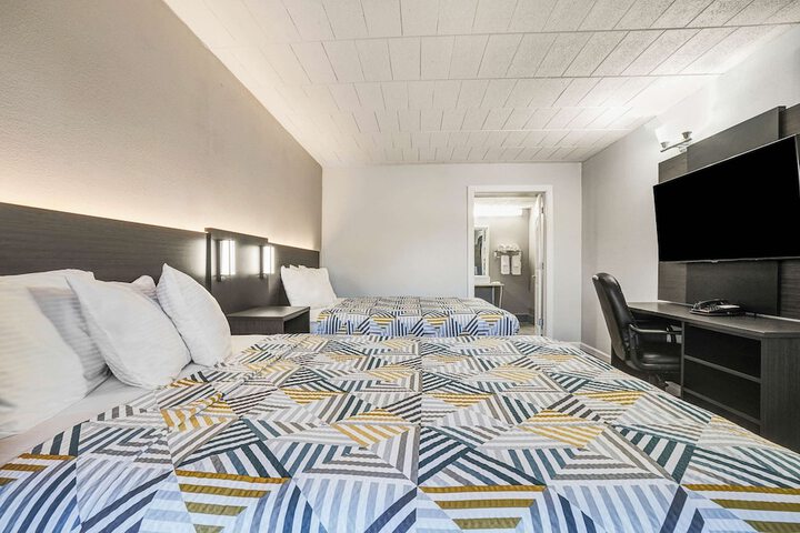 2 Double Beds Accessible (3 of 6)