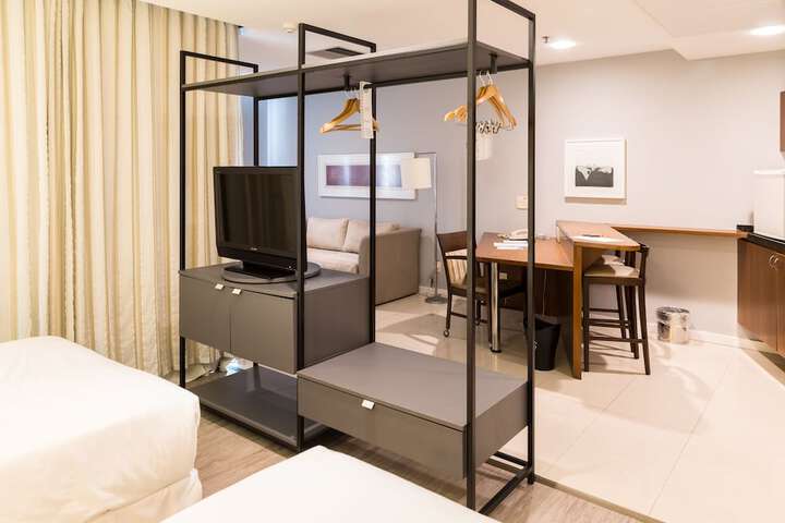 Room 4 of 105