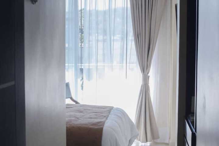 Room 13 of 36