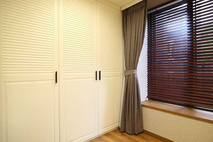 Room 25 of 49