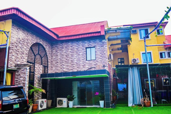 Owee Hotel Exclusive Apartments & Suites