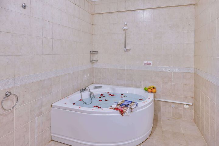 Jetted tub