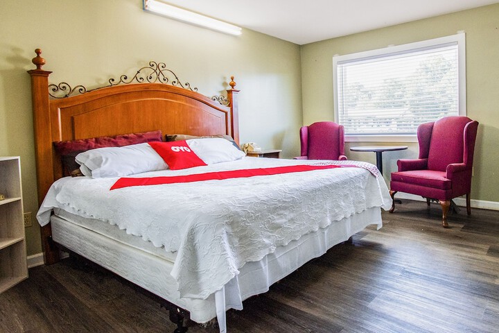 1 King Bed (9 of 10)
