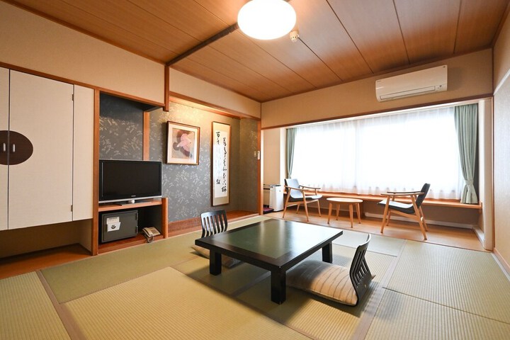 Room 14 of 48