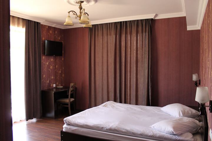 Room 12 of 33