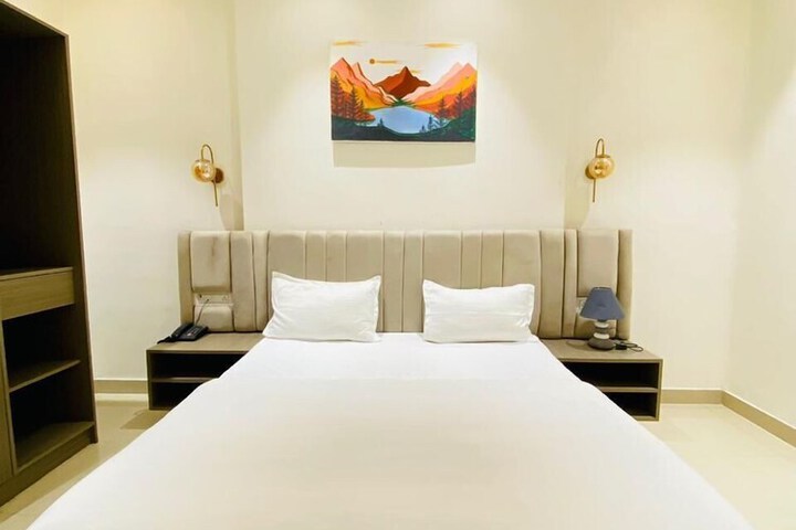 Room 12 of 23