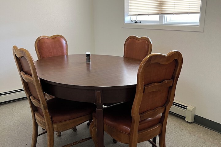 Room 4 of 10