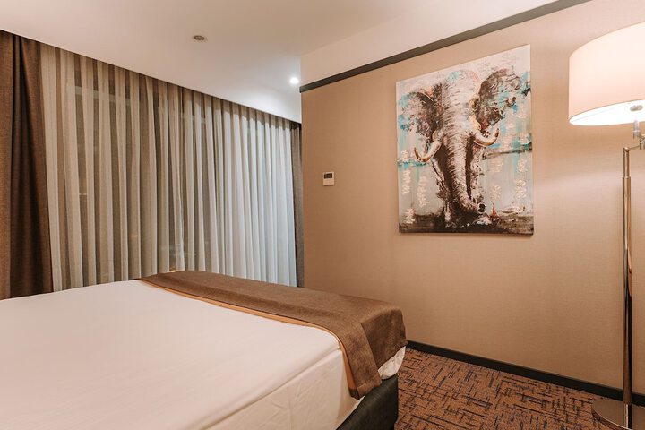 Room 18 of 34