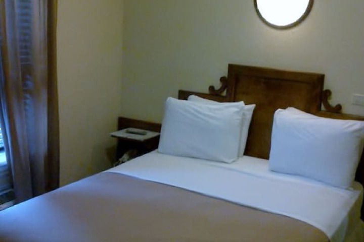Room 6 of 37