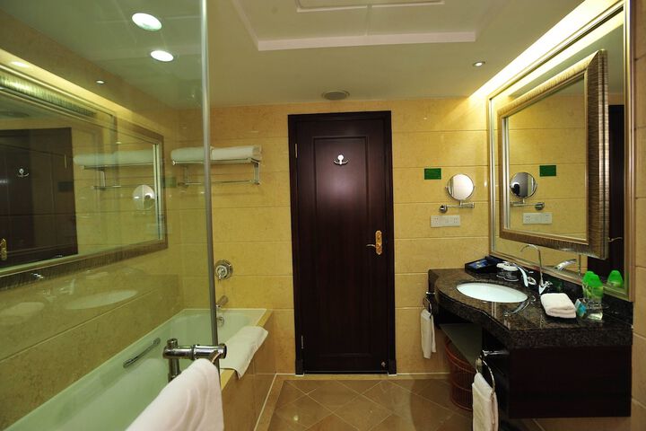 Room 30 of 53