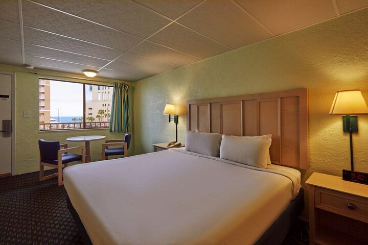 Room 8 of 60
