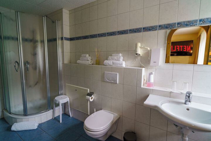 Room 44 of 95