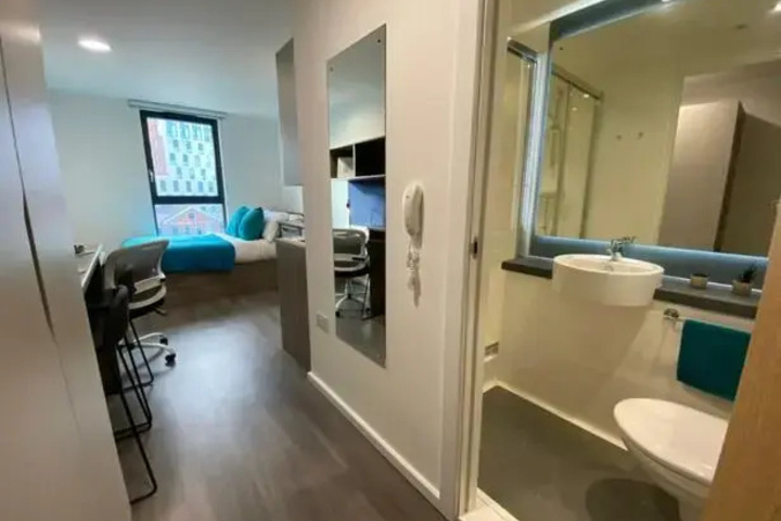 Room 9 of 40