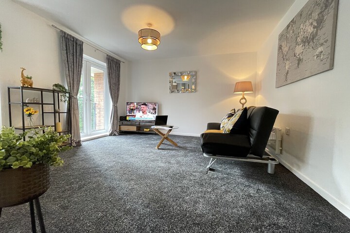 Lounge 50 of 84