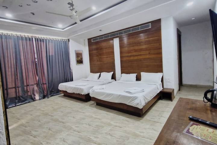 Room 10 of 83