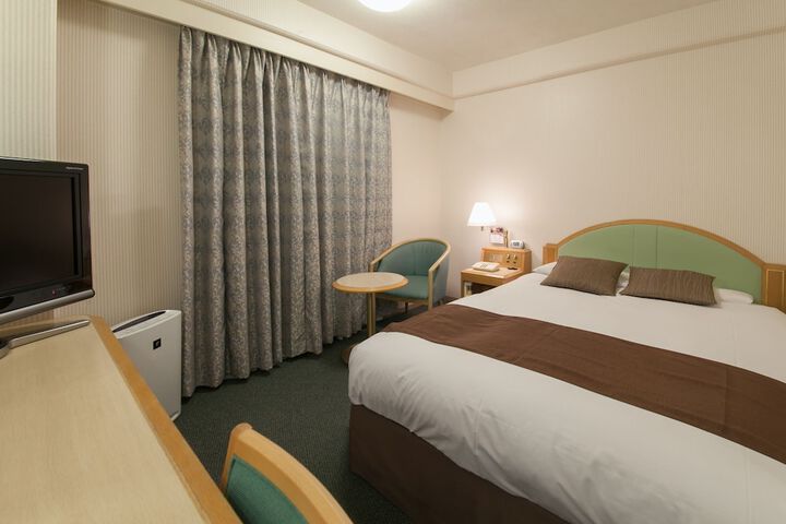 Room 13 of 120