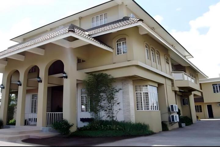Exterior of RedDoorz at Balatas Magsaysay Road Naga City