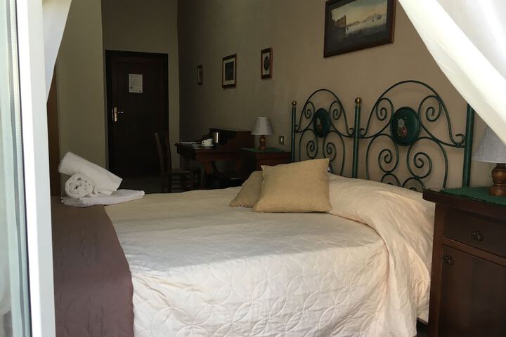 Room 5 of 32