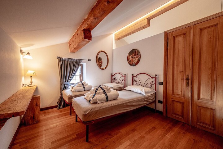 Room 26 of 38
