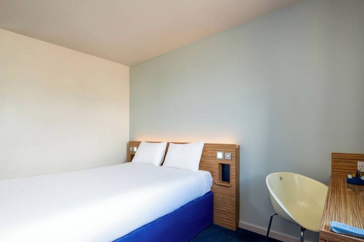Room 11 of 42